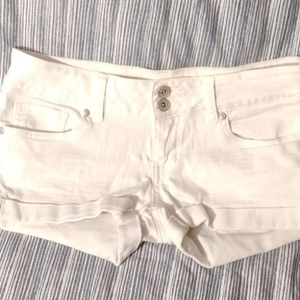Refuge White Jean Shorts- Size 8- 2 inch inseam- Pockets- Zipper- Folded Hem